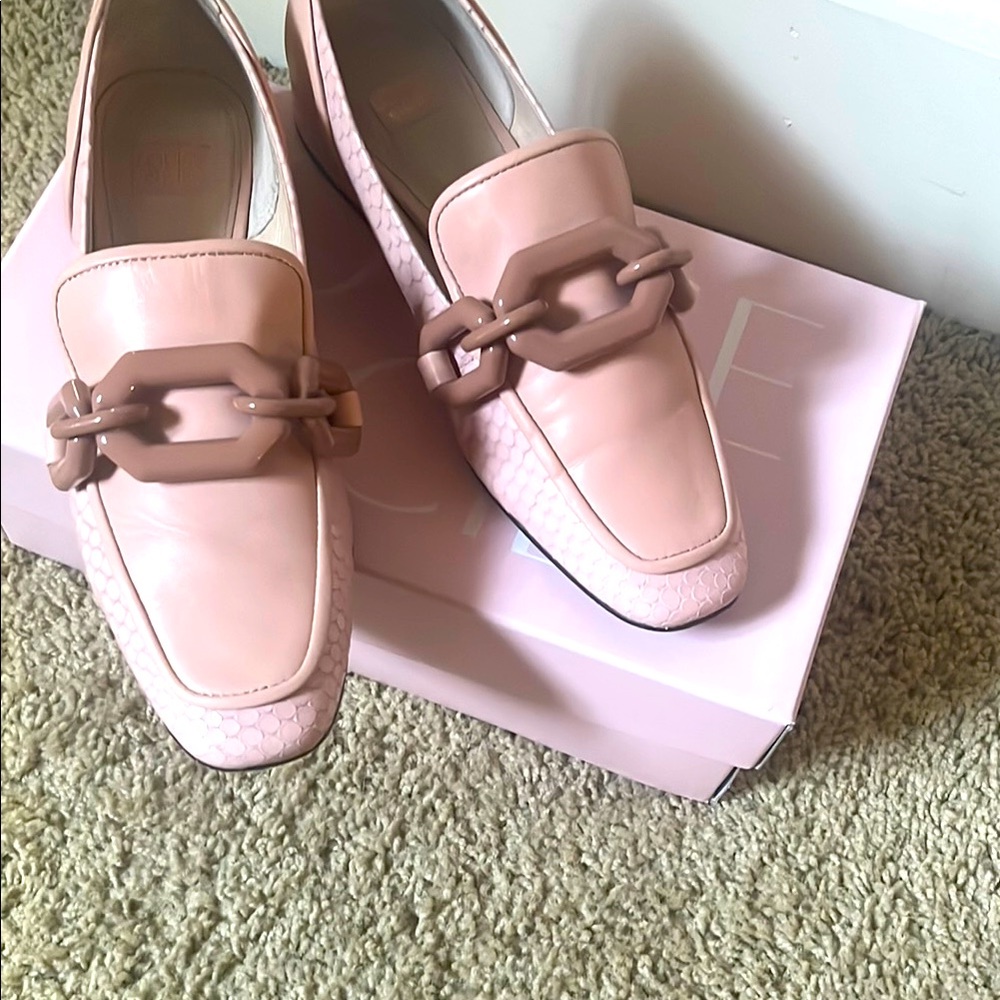 Stylish Snakeskin Pink Loafers